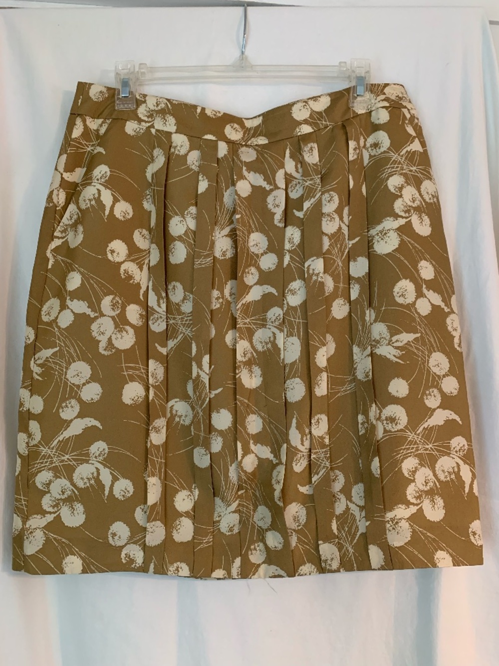 Boden golden 100% silk pleated skirt with a dandelion print